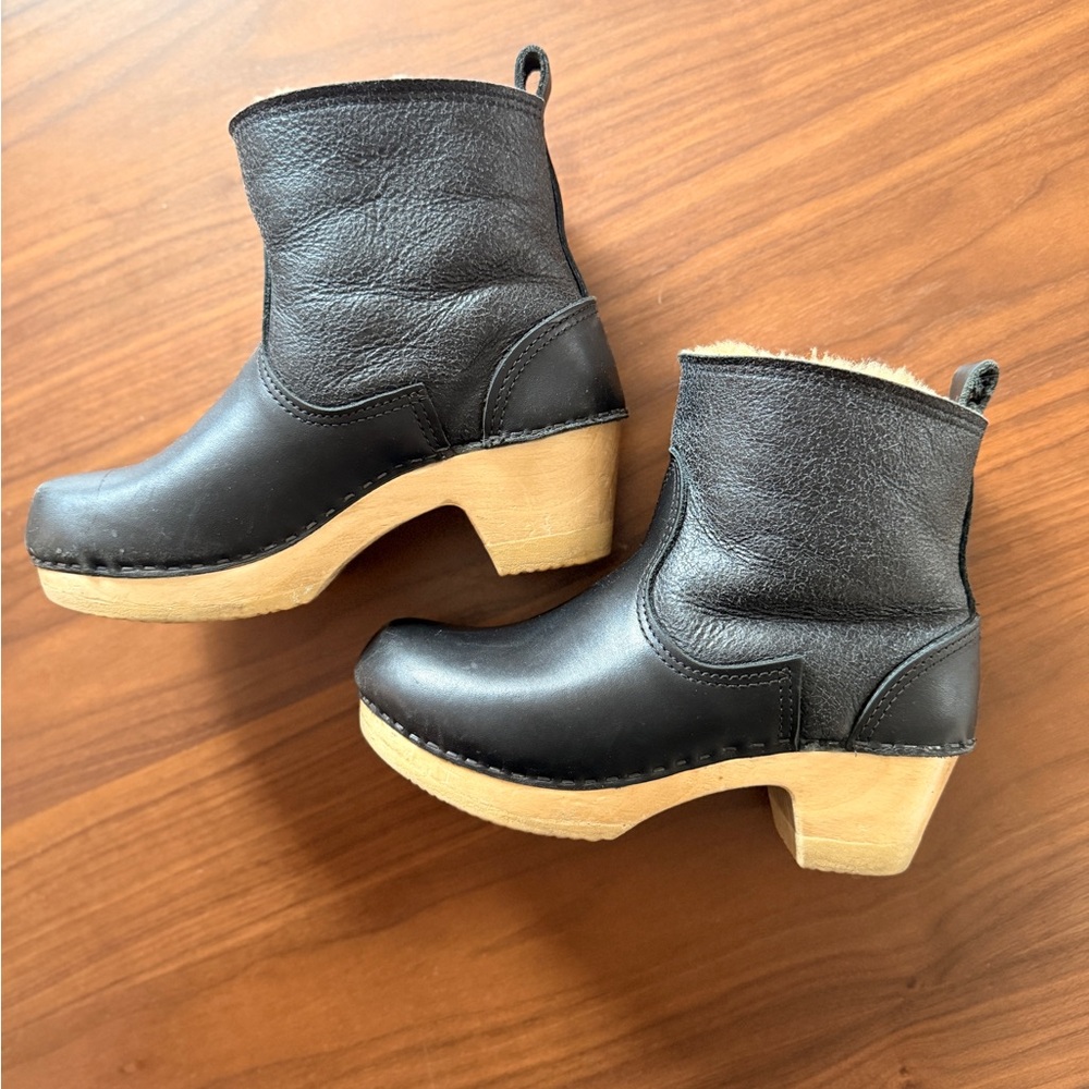 No.6, 5" Pull On Shearling Clog Boot on Mid Heel in Ink Aviator